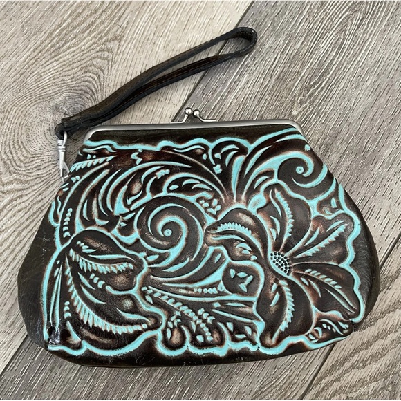Patricia Nash Handbags - NWOT Patricia Nash Savena Hand Tooled Turquoise Leather Kisslock Wristlet Bag